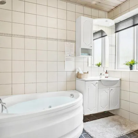 2 Bedroom Beautiful In *