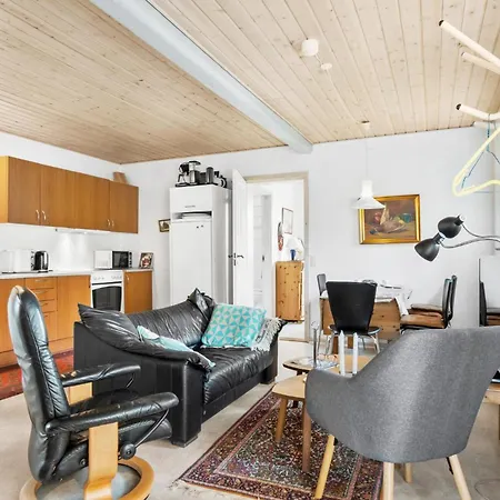 Stunning Apartment In Middelfart Daire