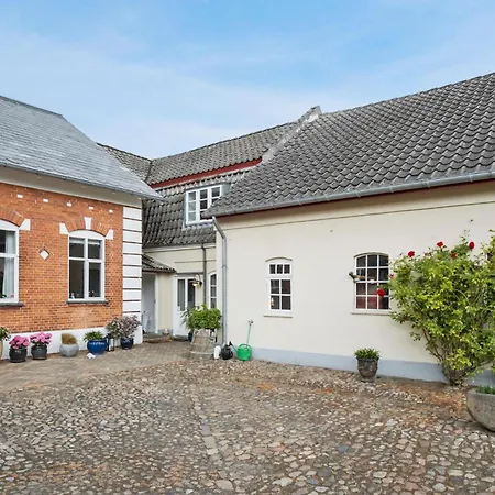 Stunning Apartment In Middelfart Daire *